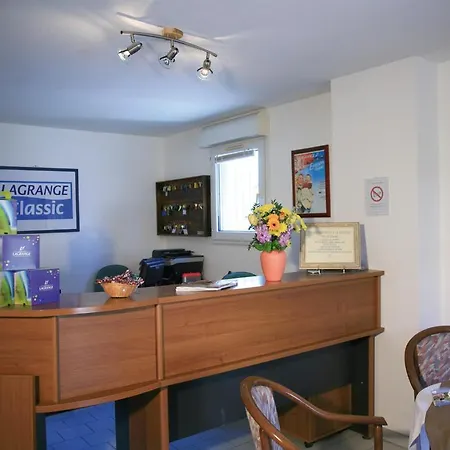 Aparthotel Lagrange Barbara 2*